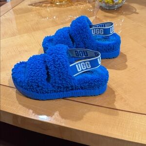 UGG Kids Fuzzy Blue Slippers size7